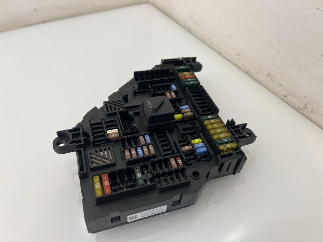 bontott BMW X3 Biztosítéktábla Csomagtér