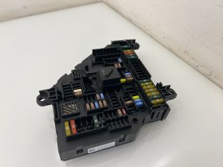 bontott BMW X3 Biztosítéktábla Csomagtér