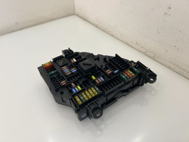 bontott BMW X3 Biztosítéktábla Csomagtér