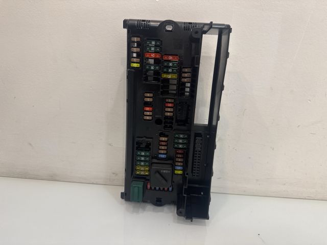 bontott BMW X3 Biztosítéktábla Utastér