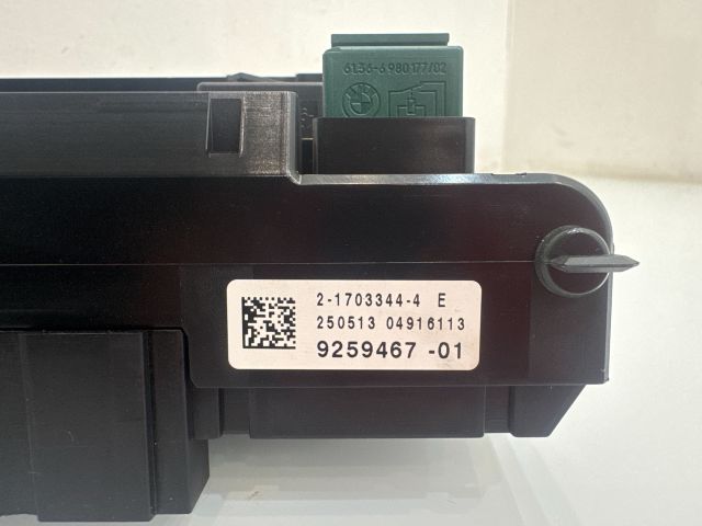 bontott BMW X3 Biztosítéktábla Utastér