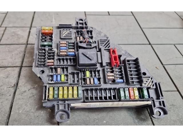 bontott BMW X3 Biztosítéktábla Utastér