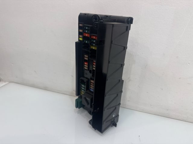 bontott BMW X3 Biztosítéktábla Utastér