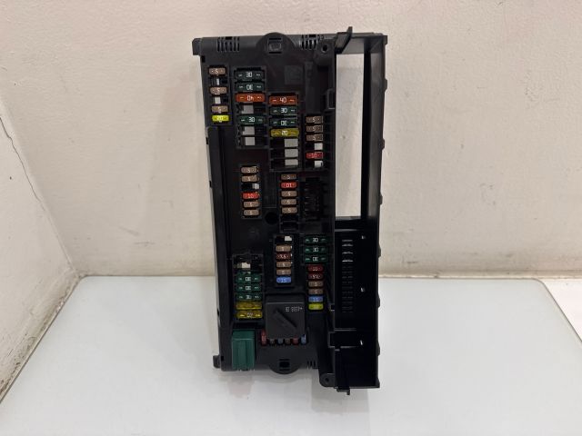 bontott BMW X3 Biztosítéktábla Utastér