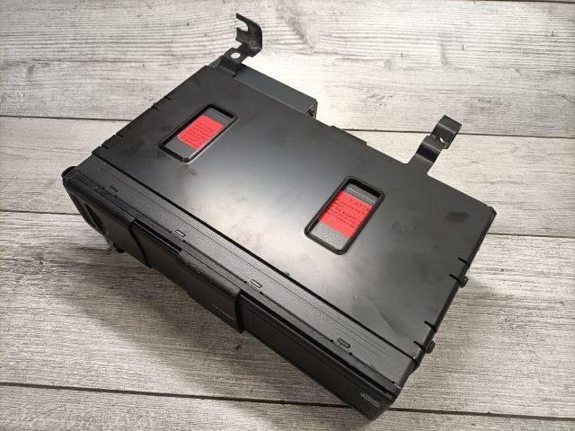 bontott BMW X3 CD / DVD Tár