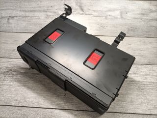 bontott BMW X3 CD / DVD Tár