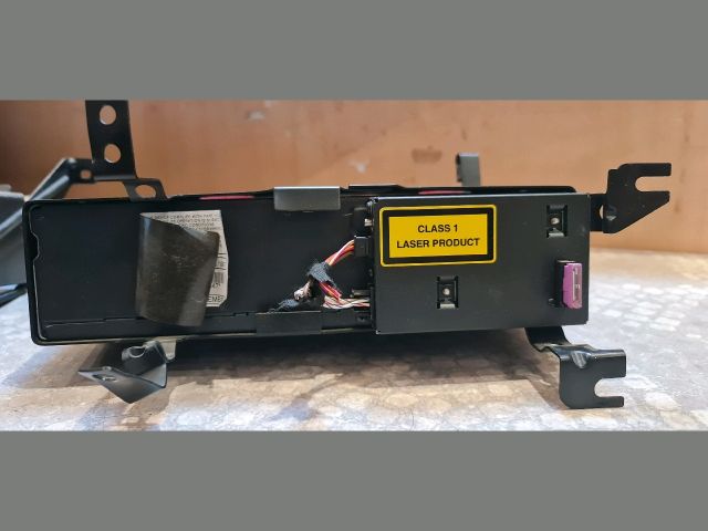 bontott BMW X3 CD / DVD Tár