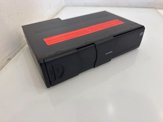 bontott BMW X3 CD / DVD Tár