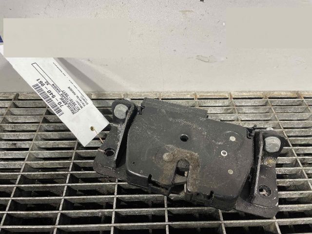 bontott BMW X3 Csomagtérajtó Ütköző