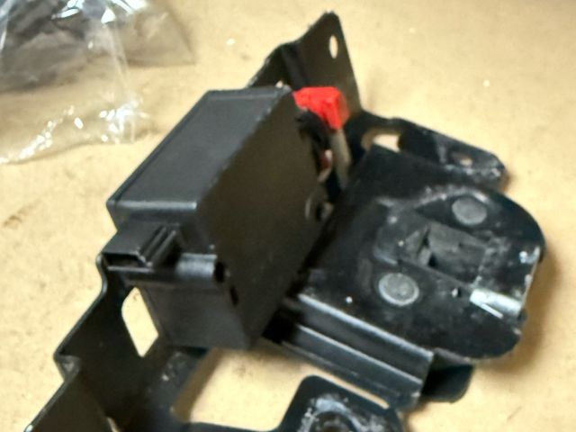 bontott BMW X3 Csomagtérajtó Zárszerkezet