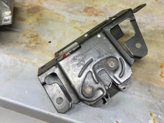 bontott BMW X3 Csomagtérajtó Zárszerkezet