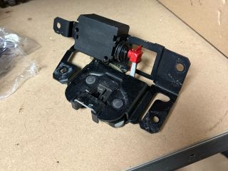 bontott BMW X3 Csomagtérajtó Zárszerkezet