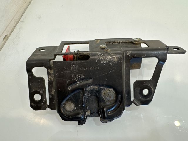 bontott BMW X3 Csomagtérajtó Zárszerkezet