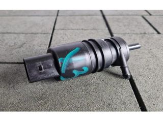 bontott BMW X3 Első Ablakmosó Szivattyú