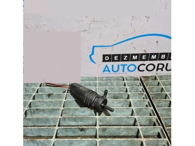 bontott BMW X3 Első Ablakmosó Szivattyú