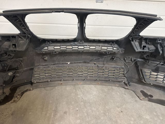 bontott BMW X3 Első Lökhárító (Részeivel)