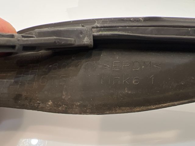 bontott BMW X3 Első Szélvédő Jobb Díszléc