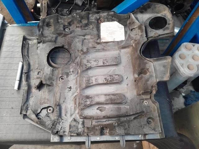 bontott BMW X3 Felső Hűtőburkolat