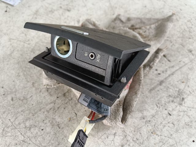 bontott BMW X3 Hátsó Szivargyújtó Aljzat