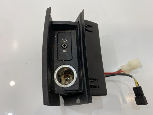 bontott BMW X3 Hátsó Szivargyújtó Aljzat