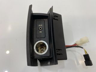 bontott BMW X3 Hátsó Szivargyújtó Aljzat