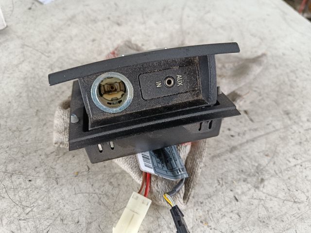 bontott BMW X3 Hátsó Szivargyújtó Aljzat