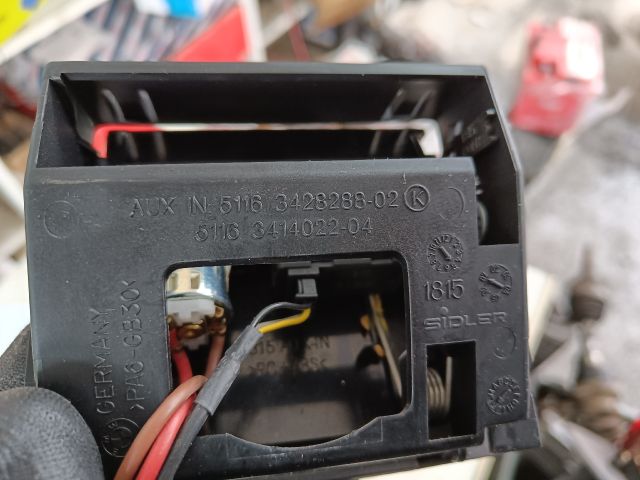 bontott BMW X3 Hátsó Szivargyújtó Aljzat