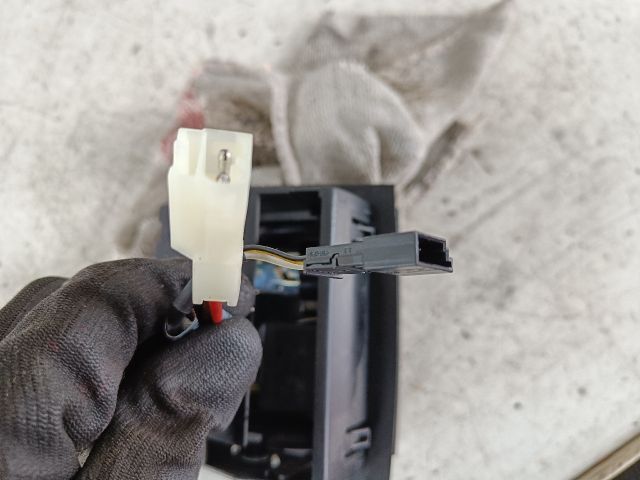 bontott BMW X3 Hátsó Szivargyújtó Aljzat