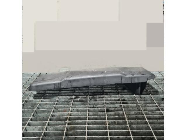 bontott BMW X3 Hűtő Légterelő