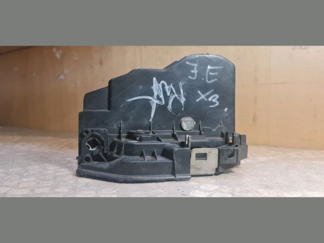 bontott BMW X3 Jobb első Ajtózár