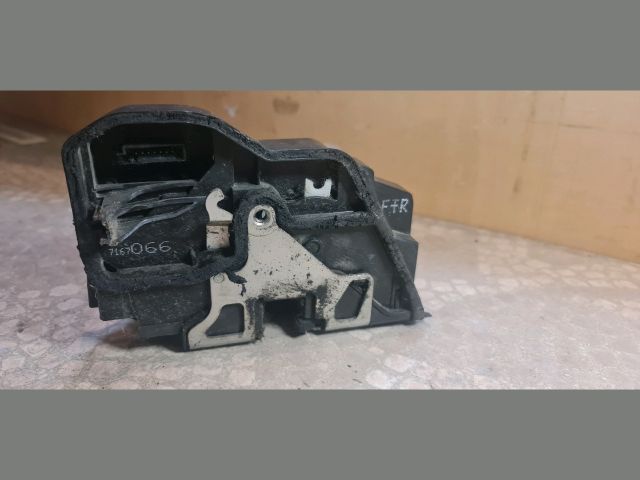 bontott BMW X3 Jobb első Ajtózár