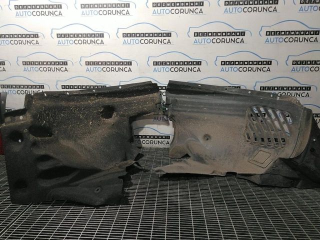 bontott BMW X3 Jobb első Dobbetét (Kerékjárati, Műanyag)