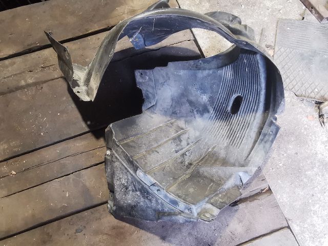 bontott BMW X3 Jobb első Dobbetét (Kerékjárati, Műanyag)