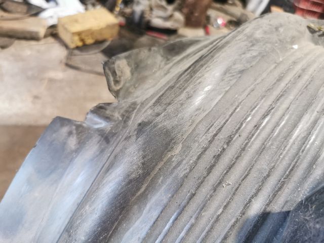 bontott BMW X3 Jobb első Dobbetét (Kerékjárati, Műanyag)