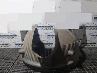 bontott BMW X3 Jobb első Dobbetét (Kerékjárati, Műanyag)