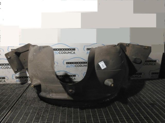 bontott BMW X3 Jobb első Dobbetét (Kerékjárati, Műanyag)