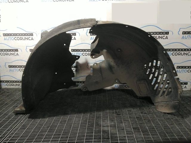 bontott BMW X3 Jobb első Dobbetét (Kerékjárati, Műanyag)