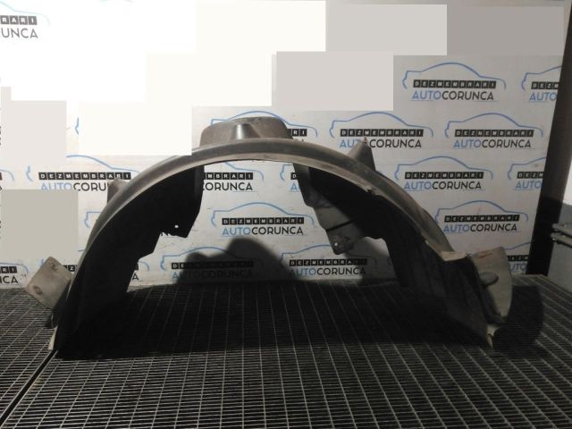 bontott BMW X3 Jobb első Dobbetét (Kerékjárati, Műanyag)