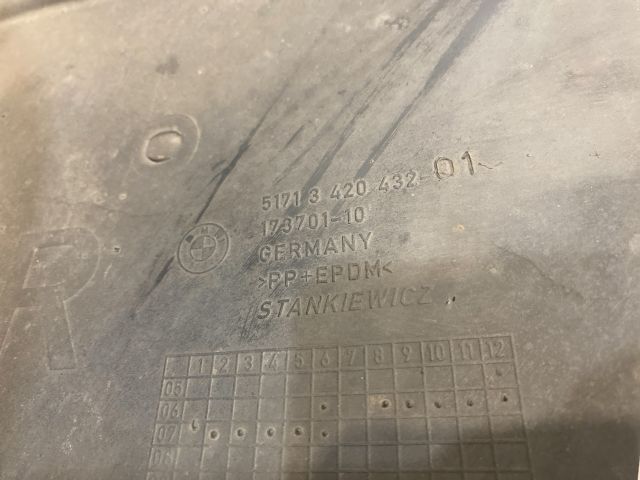 bontott BMW X3 Jobb első Első Dobbetét (Kerékjárati, Műanyag)