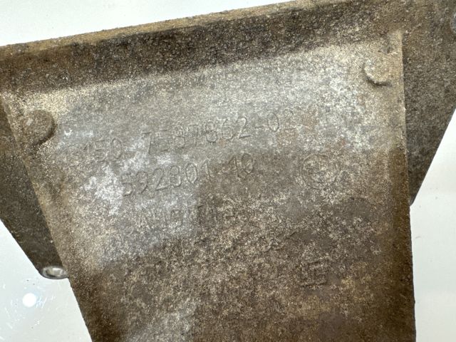 bontott BMW X3 Jobb első Féltengely Tartó