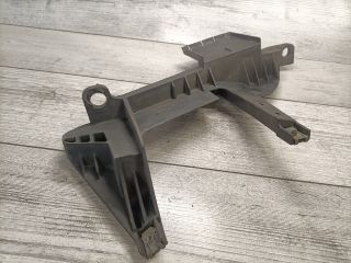 bontott BMW X3 Jobb első Oldal Lökhárító Tartó (Műanyag)