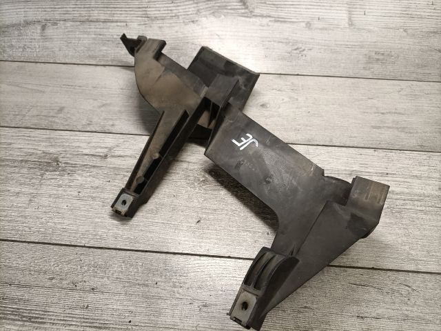 bontott BMW X3 Jobb első Oldal Lökhárító Tartó (Műanyag)