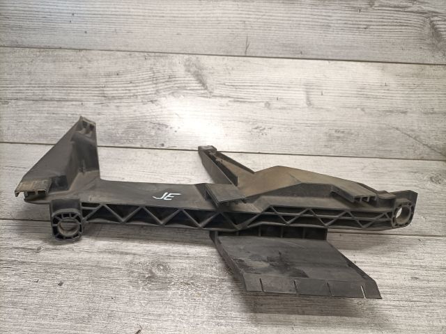 bontott BMW X3 Jobb első Oldal Lökhárító Tartó (Műanyag)