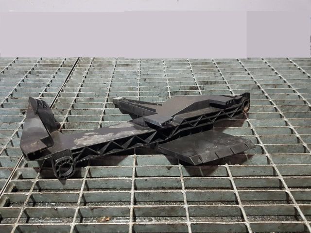 bontott BMW X3 Jobb Fényszóró Tartó