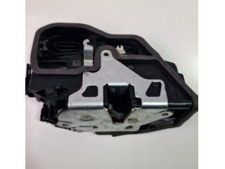 bontott BMW X3 Jobb hátsó Ajtózár