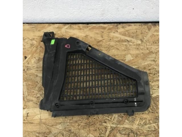 bontott BMW X3 Jobb Szélvédő Alatti Vízelvezető Műanyag