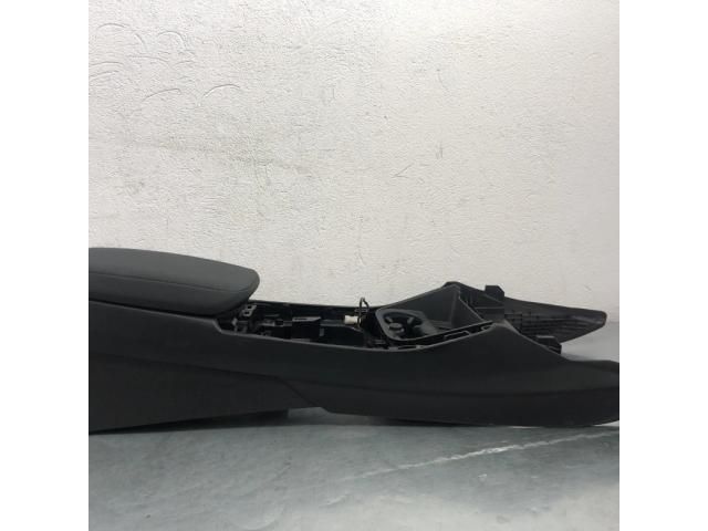 bontott BMW X3 Könyöklő