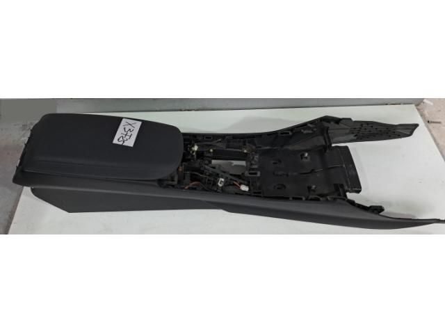 bontott BMW X3 Könyöklő