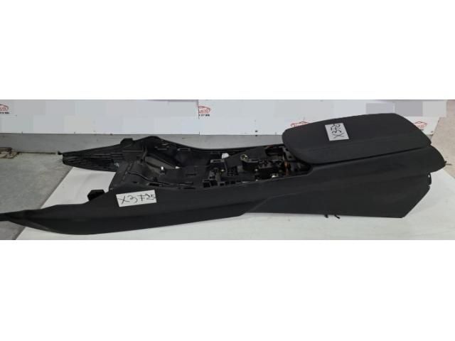 bontott BMW X3 Könyöklő