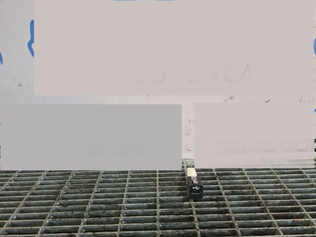 bontott BMW X3 USB Aljzat